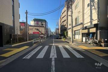 敷地の東側前面道路（北側から）