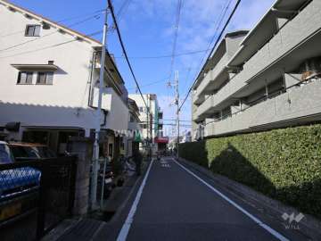 敷地南側の前面道路