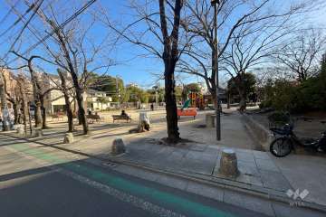 敷地に隣接する天王公園