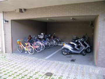 駐輪場、バイク置き場。
