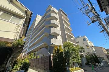 プレサンスロジェ町屋の外観（南西側から）