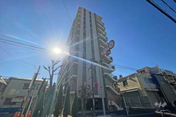 プレサンスロジェ町屋の外観（北東側から）