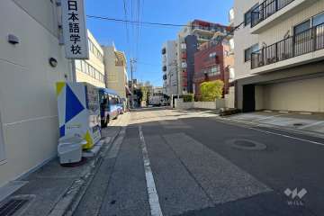 敷地北側の前面道路（西側から）