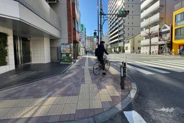 敷地の西側前面道路（南側から）