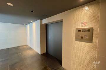 エントランスはオートロック付きです。