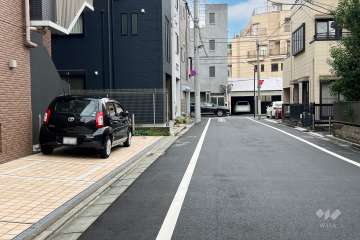 敷地の北側前面道路（東側から）