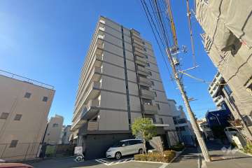 プレサンスロジェ熊野前の外観（北東側から）