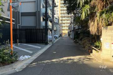 敷地北側の前面道路