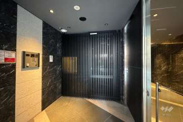 エントランスはオートロック付きです。