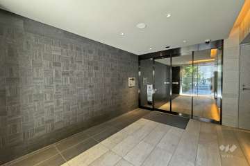 エントランスはオートロック付きです。