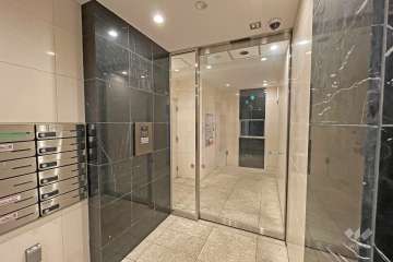 エントランスはオートロック付きです。