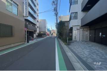敷地の東側前面道路（北側から）