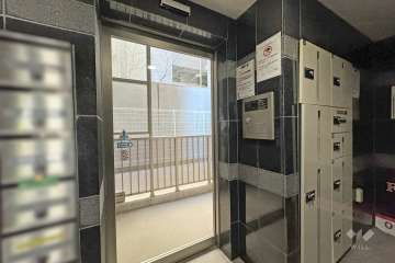 エントランスはオートロック付木です・