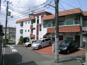 駐車場と敷地の東側