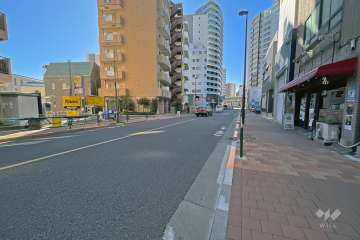 敷地南側前面道路（東側から）