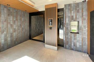 エントランスはオートロック付きです。