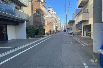 敷地南側の前面道路