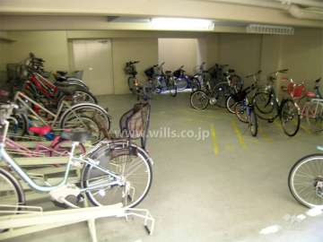 屋内にある駐輪場