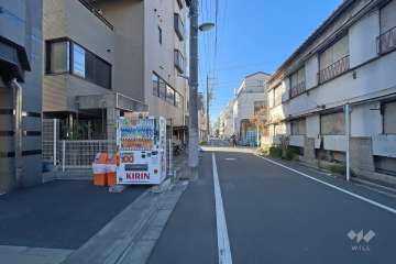 敷地北側の前面道路（東側から）