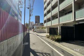 敷地東側の前面道路