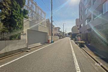 敷地東側前面道路（北側から）