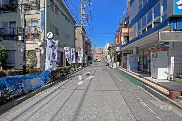 敷地の東側前面道路（南側から）