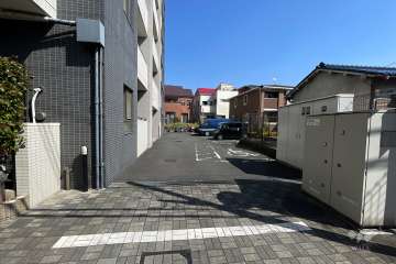 駐車場の出入り口・敷地内駐車場（屋外平面式）