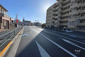 敷地北側の前面道路（西側から）