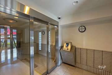 エントランスはオートロック付きです。