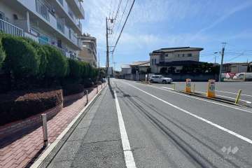 敷地の西側前面道路