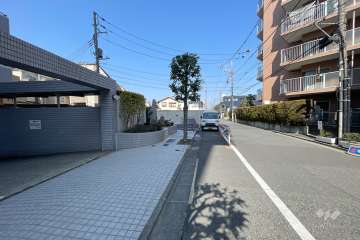 敷地北東側の前面道路　