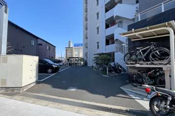 駐車場の出入り口