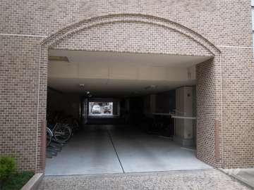 駐車場と駐輪場の出入り口