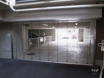 敷地内駐車場（リングシャッター付き）