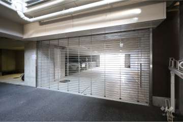 駐車場の出入り口（リングシャッター付き）