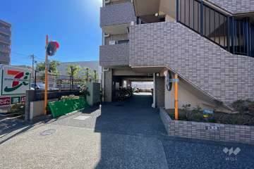 駐車場の出入り口