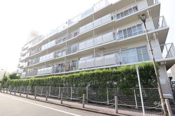 マンハイム竹の塚の外観（南東側から）