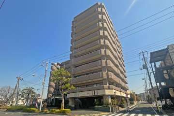 ライオンズヴィアーレ竹の塚の外観（北西側から）