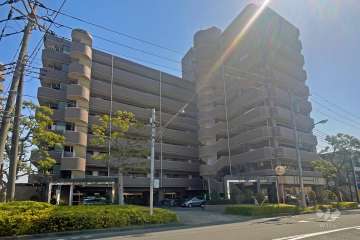 ライオンズヴィアーレ竹の塚の外観（北東側から）