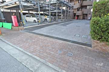 駐車場の出入り口
