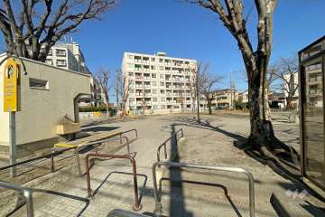 敷地北側に隣接する『竹の塚第二公園』