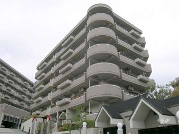 池田五月丘A棟の外観（南西側から）