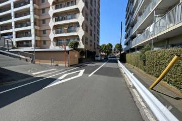 敷地北側の前面道路