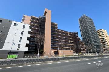 日商岩井西新井マンションの外観（南東側から）