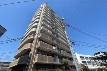 ローヤルシティ保木間の外観（南東側から）