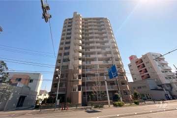 ローヤルシティ保木間の外観（北西側から）