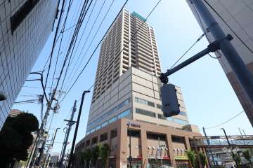 アトラスタワー北千住の外観（南西側から）　