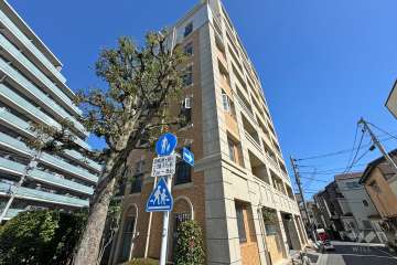 グランシティユーロパレス北千住の外観（南西側から）