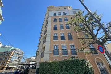 グランシティユーロパレス北千住の外観（西側から）