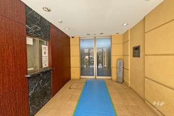 エントランスはオートロック付きです。